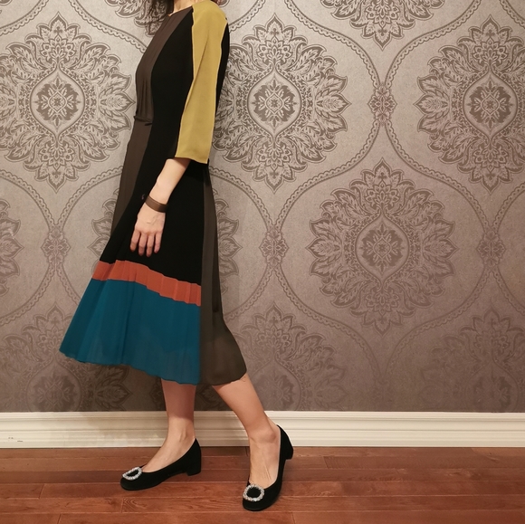 BCBG MaxAzria RUNWAY pleated dress - Picture 2 of 8